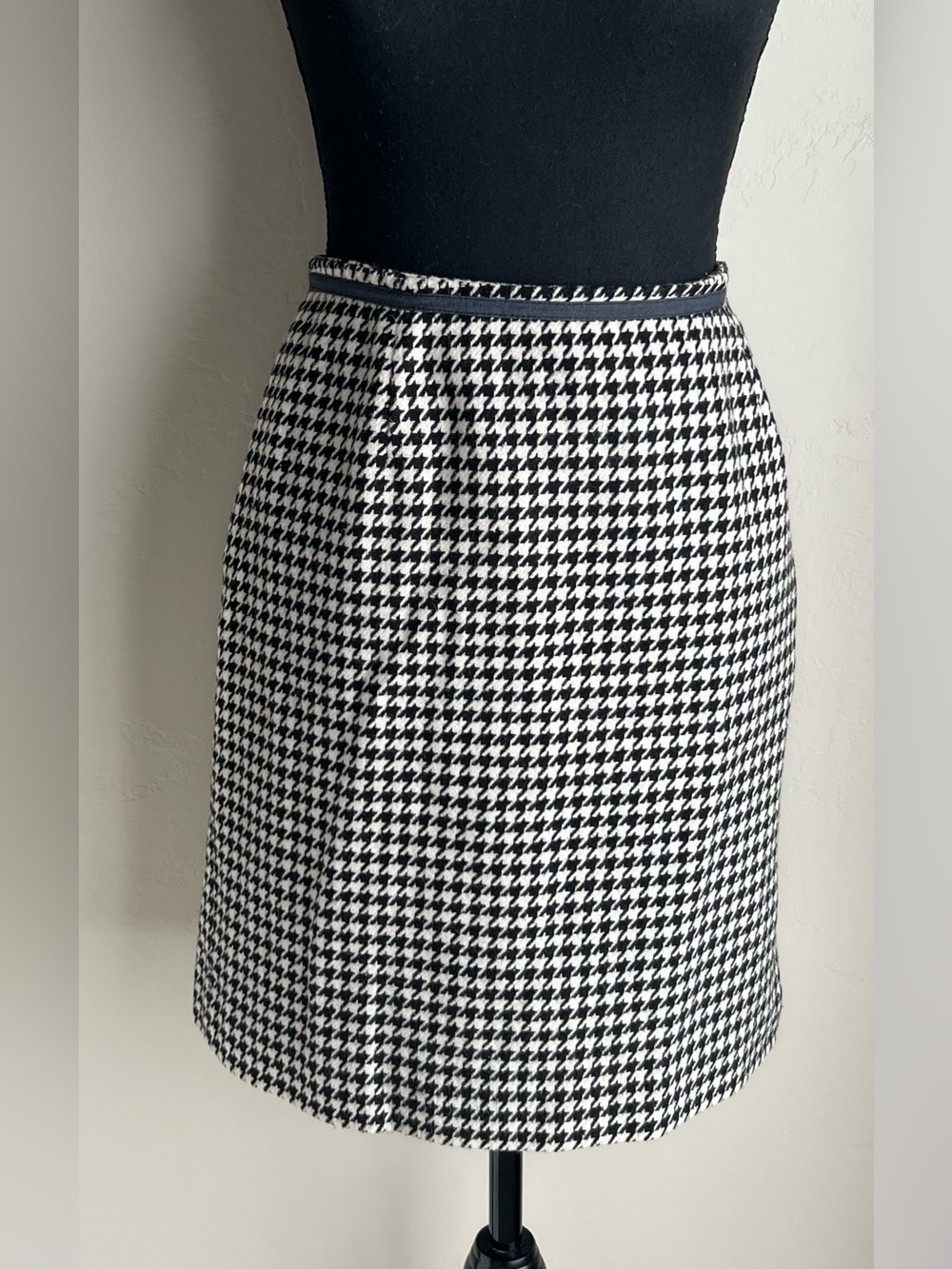 Classic Black & White Houndstooth Pencil Skirt